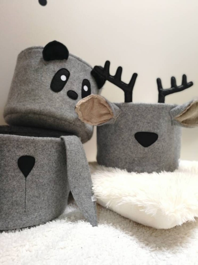 Basket Weave Winter Deer Decor
