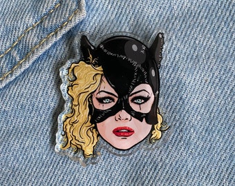 Selina Acrylic Pin Badge Lapel Pin cat Character Face Badge Brooch action movie film Colourful Plastic Drawing 1992 90s 1990s superhero