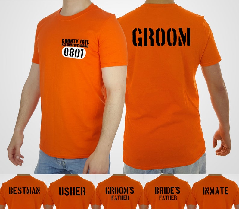 Puede incluir: Camisas naranjas con texto negro. La parte delantera de la camisa dice "County Jail Psychiatric Ward 0801". La parte posterior de la camisa dice "Groom". Otras camisas dicen "Bestman", "Usher", "Groom's Father", "Bride's Father", y "Inmate".