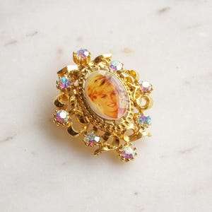 Vintage Princess Diana brooch - Lady Di charm - Princess of Wales - vintage rhinestones brooch - Royal Family kitsch souvenir