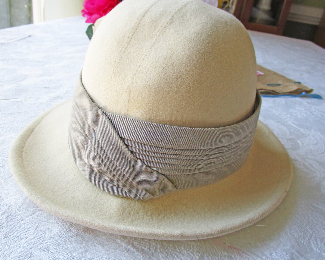 1940s Betmar Rust Velvet Cocktail Hat With Feather Trim