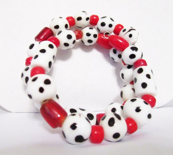 Skunk Glass Beads Coil Bracelet, White With Black… - image 1