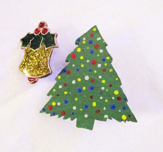 Christmas Tree Pin and a Gold Miniature Enamel Gl… - image 1