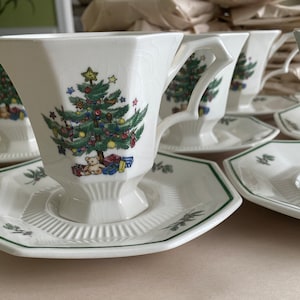 Coffee Cups, Nikko Classic Collection Christmas Vintage Cups and Saucer Sets (8)