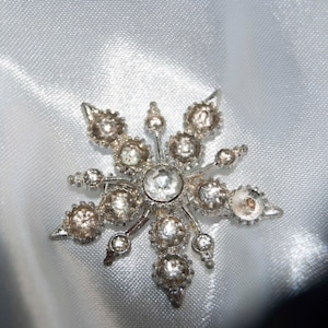 Vintage Shining Star Rhinestone Brooch