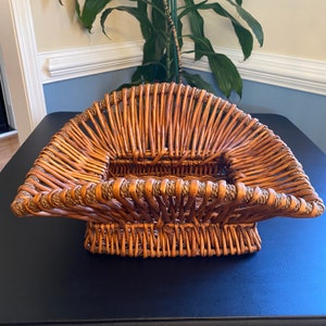 Cesta antigua grande de madera