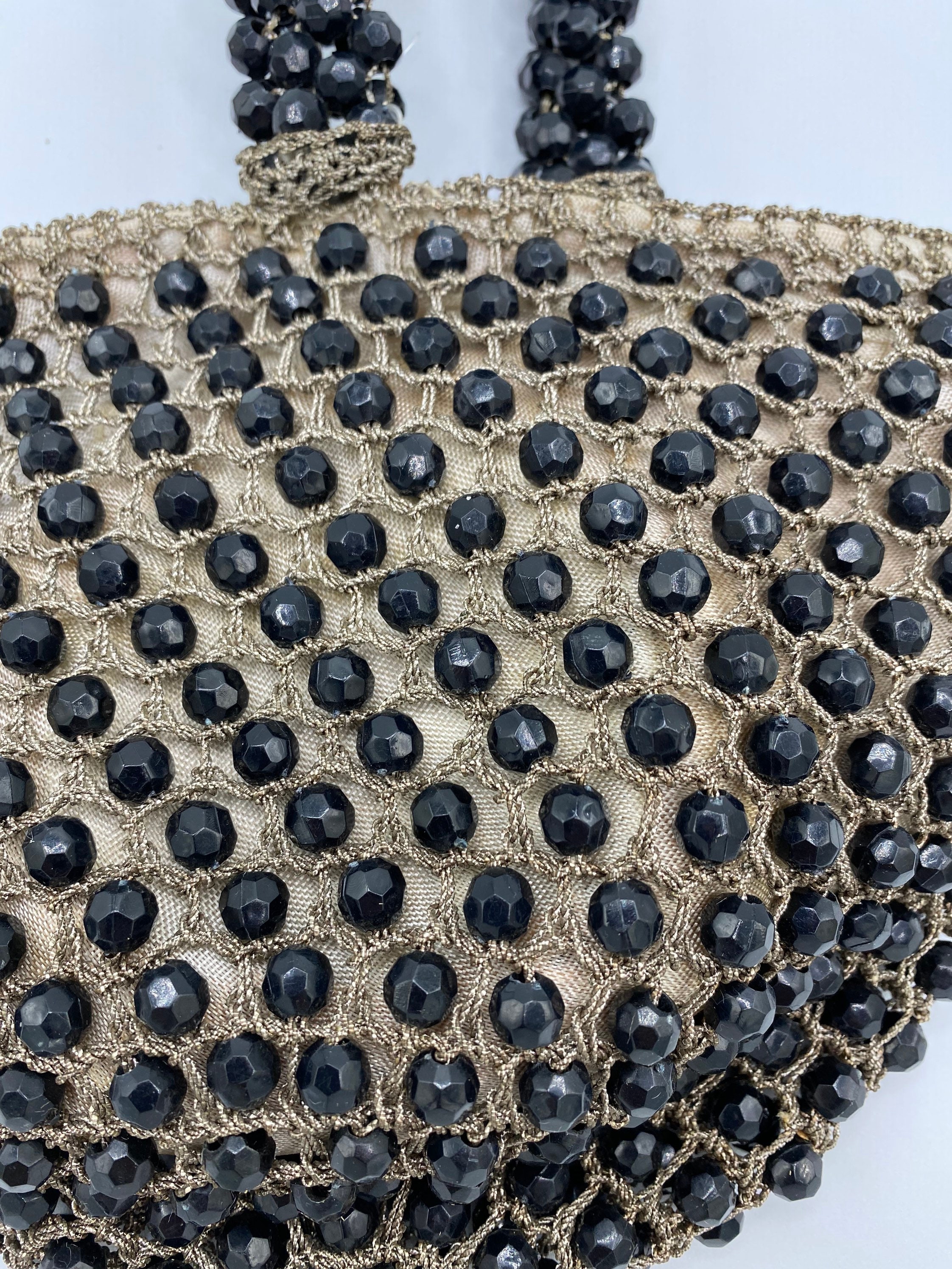 Sac à Main Vintage Noir Crocheté Avec Perles Et Anse Dorée - Occasion Parfait état - Pièce Unique