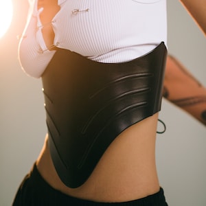 Black Leather Steampunk Women&#39;s Corset, Genuine Leather Ribcage Corset Belt, Underbust Renaissance Corset, Sexy Cosplay Corset with Laces