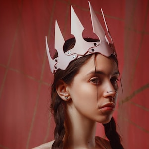 Regal Leather Crown, Pink Queen Crown for Women, Handcrafted Gothic Crown, Elegance Crown for Majestic Occasions, Halloween