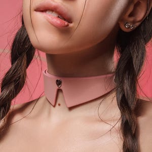 Leder Choker mit Herz, rosa Leder Halsband, handgemachtes Premium Leder Choker, breites Leder Choker, Halsband für Frauen, Geschenke für die Freundin