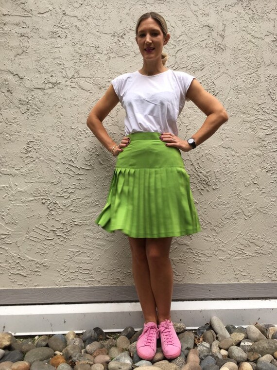 Lime green pleated skirt - image 4