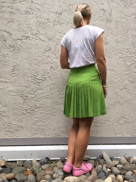 Lime green pleated skirt - image 2