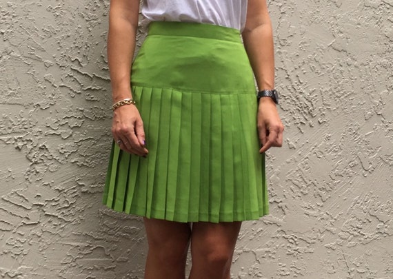 Lime green pleated skirt - image 9