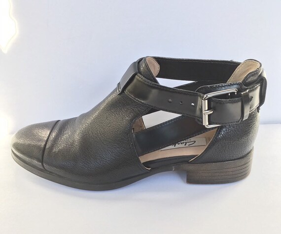 clarks black shoes size 7