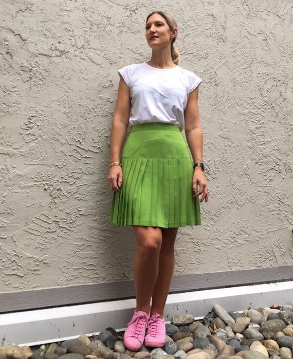 Lime green pleated skirt - image 3