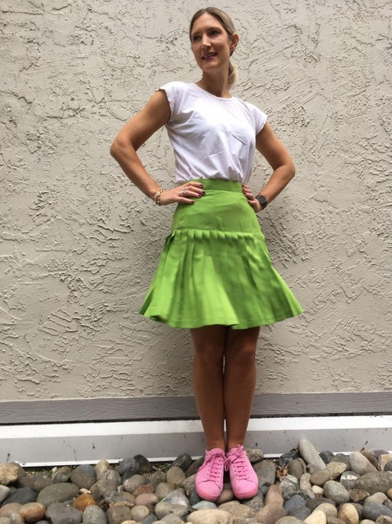 Lime green pleated skirt - image 1