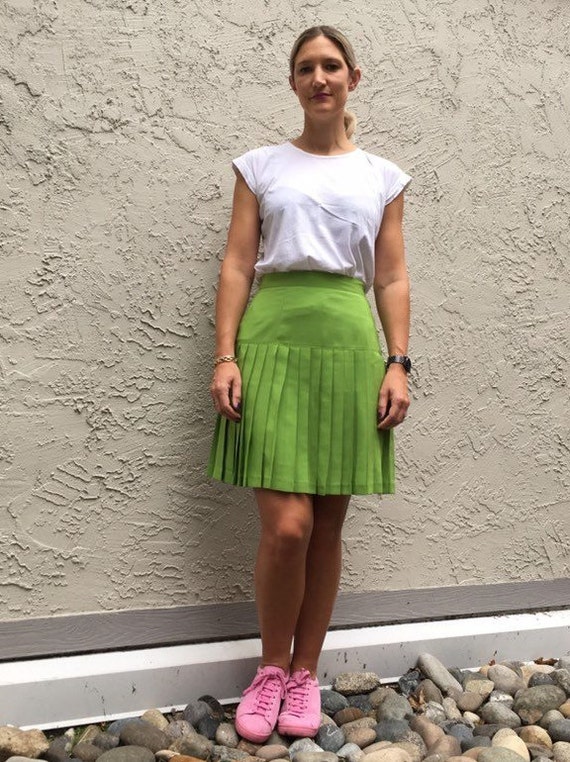 Lime green pleated skirt - image 5