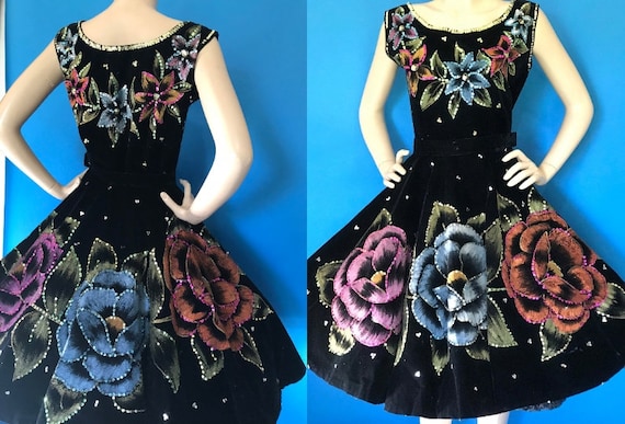 Vintage 50s Velvet MEXICAN Hand Painted ROSES Full