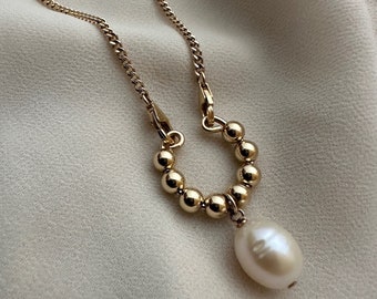LUCIA Gold Pearl Necklace | 14kt Gold Filled Beaded Pendant Charm | Curb Chain Jewelry | Demi Fine Jewellery