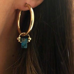 Créoles AUDRA | Créoles épaisses et épaisses | Grande bijouterie semi-fine en or 14 carats | Breloques en perles de pierres précieuses | Bijoux cadeaux pour elle