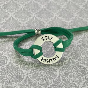 Armband med stämplad bricka, Armband med mitt ord, inspirerande smycken, Nyårspresent, Du är tillräckligt med armband bild 5