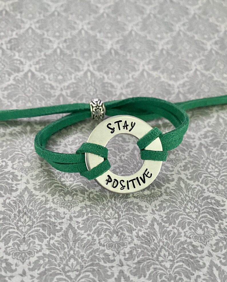 Armband med stämplad bricka, Armband med mitt ord, inspirerande smycken, Nyårspresent, Du är tillräckligt med armband bild 5
