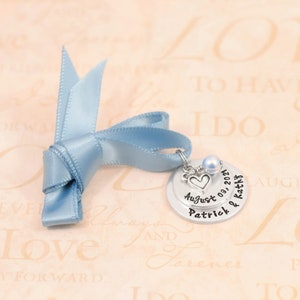 Personalisierter Hochzeitsstrauß-Charm, handgestempelter Blumenstrauß-Charm, etwas blaues Hochzeitsgeschenk, etwas blaues Charm, personalisierter Blumenstrauß-Charm Bild 6
