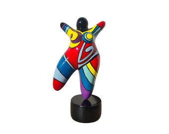 Petite statue de femme ronde "Nana" en résine multicolore, hauteur 17 centimètres avec le socle