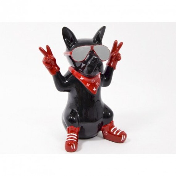 Grande Statue de Chien Bouledogue Français en Résine Noire et Rouge, Modèle Victoire. Hauteur 44 Cen