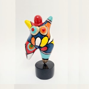 Statue of dancer woman "Nana" multicolored resin, for decoration or collection. Height 4,7 inches with the base (12 centimeters)