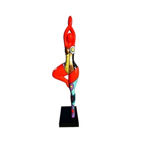 Very big statue of round woman &quot;Nana dancer&quot; in multicolored resin. Height 120 centimeters. Model &quot;Sofia&quot; Decoration Laure Terrier