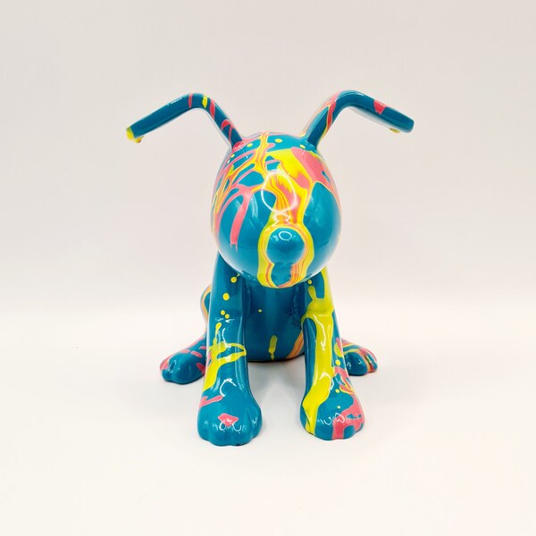 Statue de chien "Steph’s Packed Lunch’", en résine bleue et coulures de peinture. Hauteur 11 centimètres