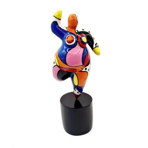 Statue of round woman &quot;Nana dancer&quot; multicolored resin. Height 40 centimeters with the base