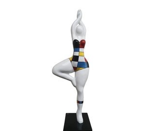 Sehr große Statue einer runden Frau „Dancing Nana“ aus mehrfarbigem Harz. Modell „Mondrian“ von Laure Terrier. Höhe 120 Zentimeter