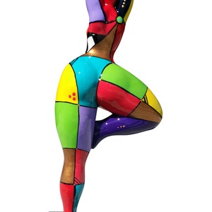 Statue of round woman Nana dancer, multicolored resin. Model Mina by Laure Terrier. Height 20.4 inches with the base image 4