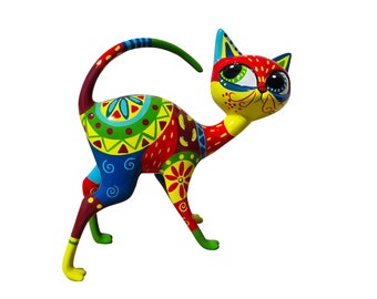 Statue de chat mexicain "Dia de Muertos", en résine multicolore. Longueur 24 centimètres. Peint à la main