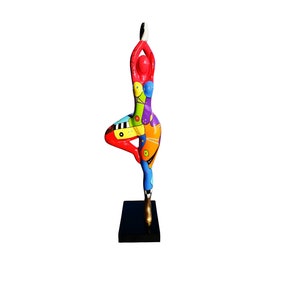 Very big statue of round woman &quot;Nana dancer&quot; in multicolored resin. Height 120 centimeters. Model &quot;Nina&quot; Decoration Laure Terrier