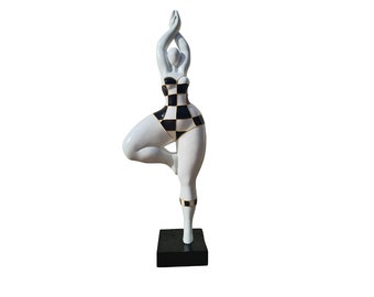 Statue of round woman "Nana dancer", black and white resin. Model "Astrid" by Laure Terrier. Height 20.4 inches with the base