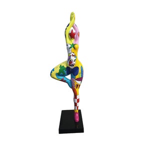 Very big statue of round woman &quot;Nana dancer&quot; in multicolored resin. Height 120 centimeters. Model &quot;Pop&quot; Decoration Laure Terrier