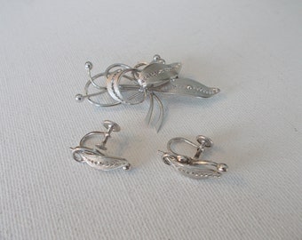 Vintage silver tone brooch with matching screw back earrings, silver brooch set