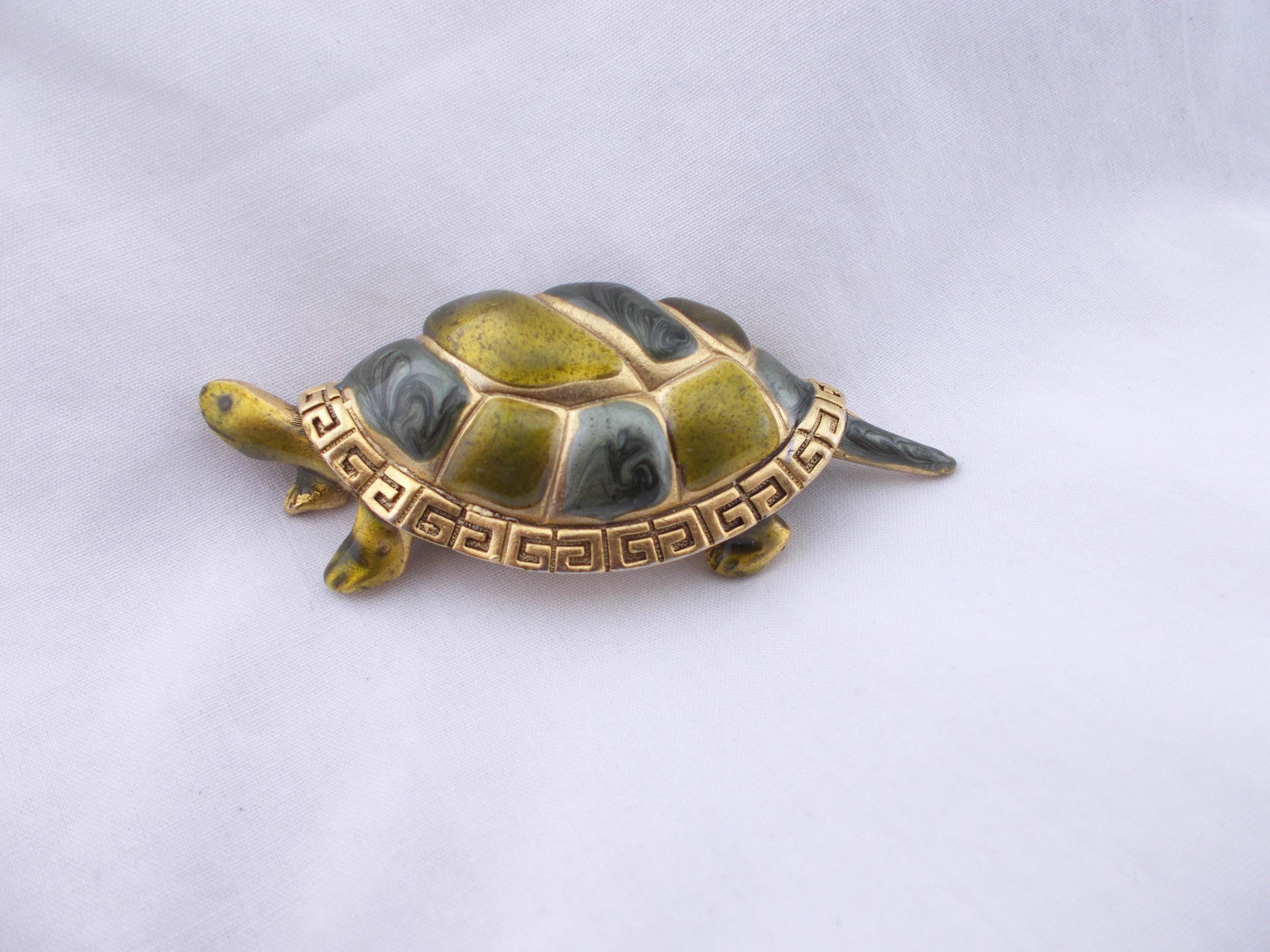 Givenchy ブローチ タートルモチーフ 亀 シルバー 　485/35 Givenchy Vintage Enamel Accented Turtle Brooch, Gold Tone, Metal