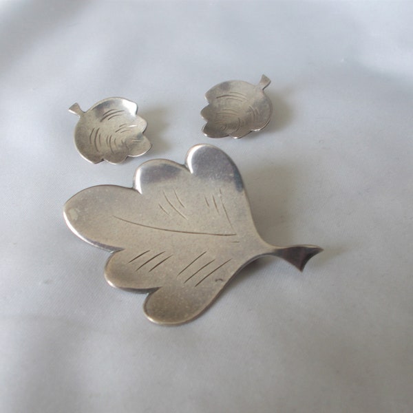 Brd. B., Brodrene Bjorklund Denmark sterling silver leaf brooch, matching clip on earrings, modernist sterling pin set