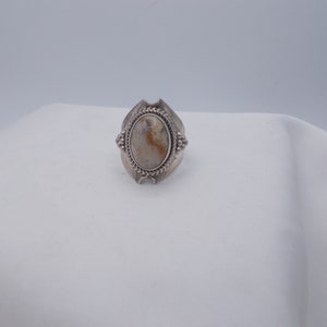 Sterling silver vintage statement ring, raised silver accents, large oval cream & brown agate stone , ring 7.5
