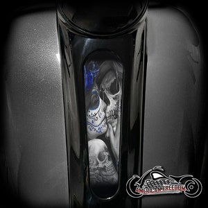 Harley Davidson Custom Made 8 Zoll Dash Insert (2008-2025) für Street Glide & Road Glide - Death Kiss Blue Sugar Skull
