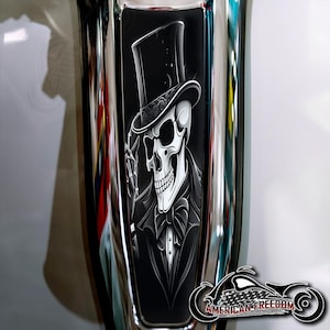 Harley Davidson Custom Made Dash Insert for 2024+ Street Glide & Road Glide Standard - Top Hat Skull Grayscale