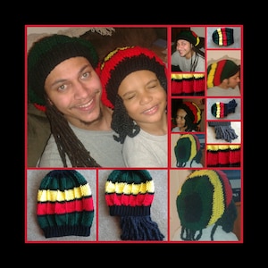 以下が含まれることがあります： ドレッドヘアに、赤い、黄色い、緑色のクロシェハットをかぶった2人。ハットには長い黒いタッセルが付いています。ハットは太い糸で編まれています。