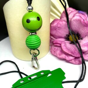 Cordão de contas, colar de cordão arborizado para mini animais de estimação, porta-crachá de identificação, cordão de passe de cruzeiro, chaveiro, presentes para meninas, cordão de professor, cordão divertido