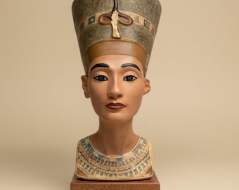 1961 Alva Museum Replicas Nefertiti Bust