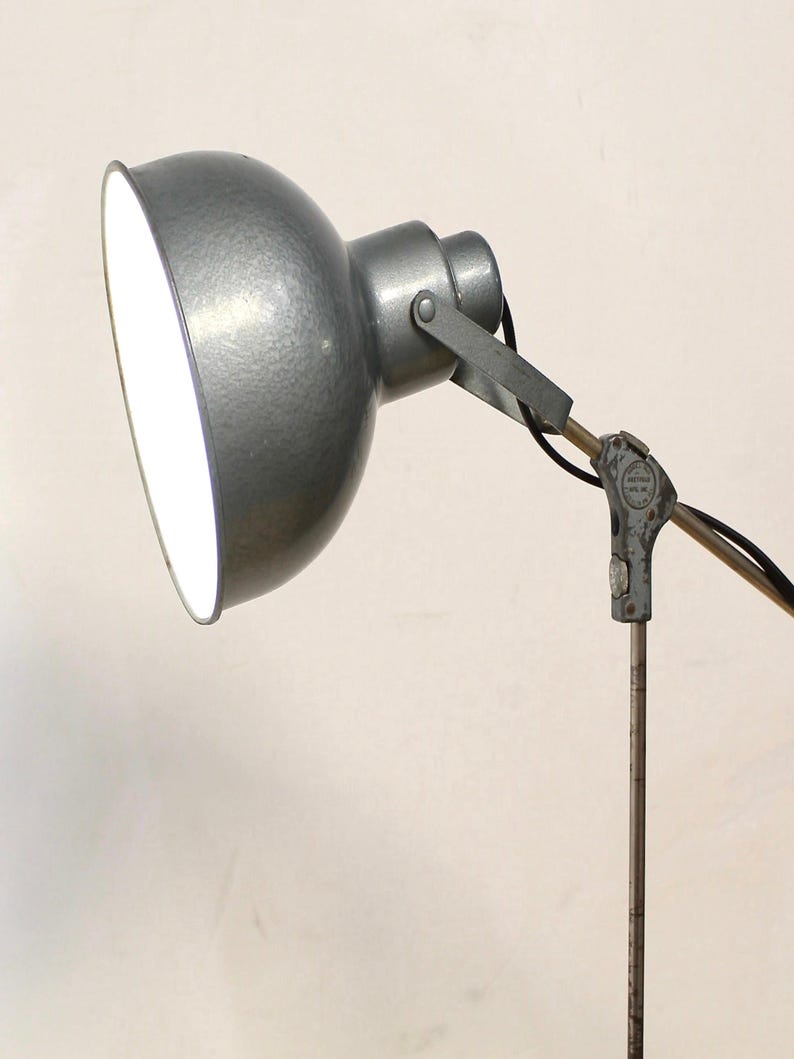 Bretford Tripod Floor Lamp - Thumbnail 2
