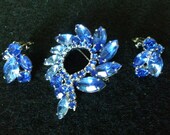 Brilliant sparkling blue brooch earring set sapphire rhinestone jewelry 1950s Juliana style fine vintage crystal stone scarf pin silver